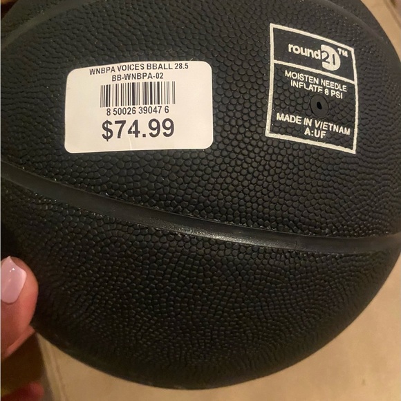 Basketball Women’s WNBA Voices Black 28.5 New Basketball RARE - Picture 2 of 10